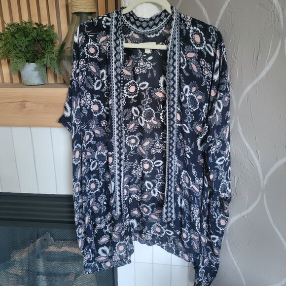 Loft Kimono style wrap - Picture 1 of 3